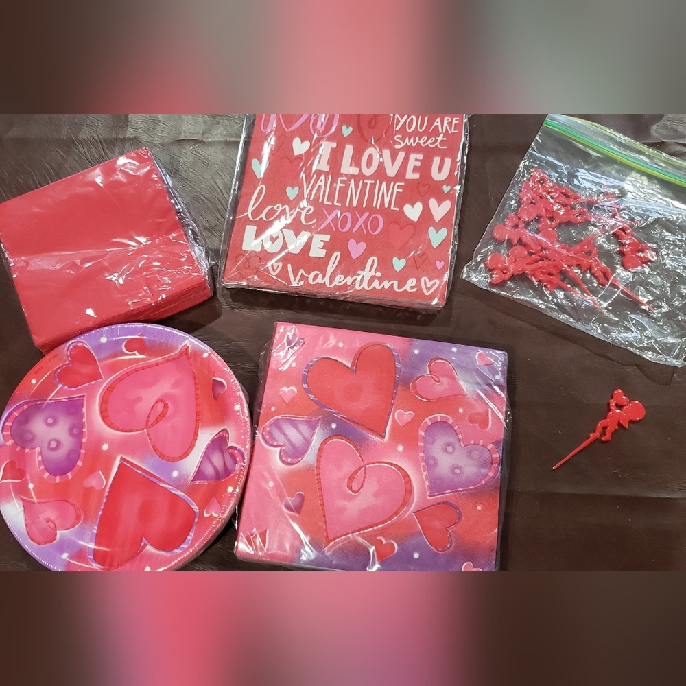 Valentine's Day Heart Party Supplies Set